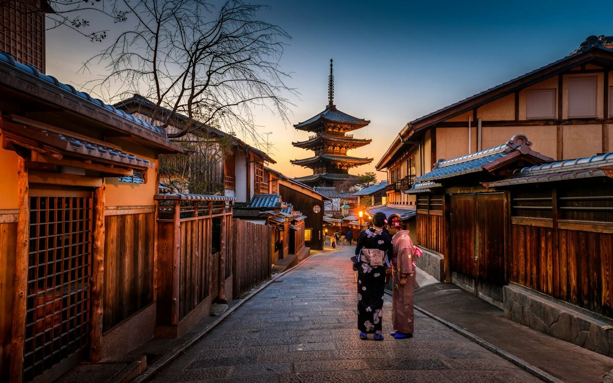 Hidden Courtyards of Kyoto: A Solo Traveler’s Botanical Notebook