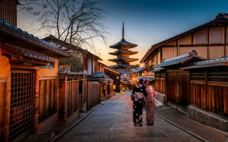 Hidden Courtyards of Kyoto: A Solo Traveler’s Botanical Notebook