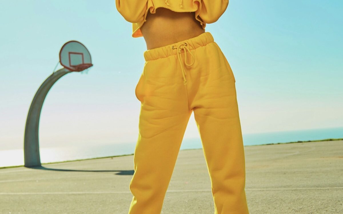 The Art of the 12-Piece Linen Capsule: Building an Unfussy Summer Uniform