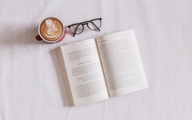 The Quiet Shelf: Five Introspective Memoirs for Autumn Evenings