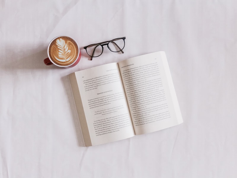 The Quiet Shelf: Five Introspective Memoirs for Autumn Evenings