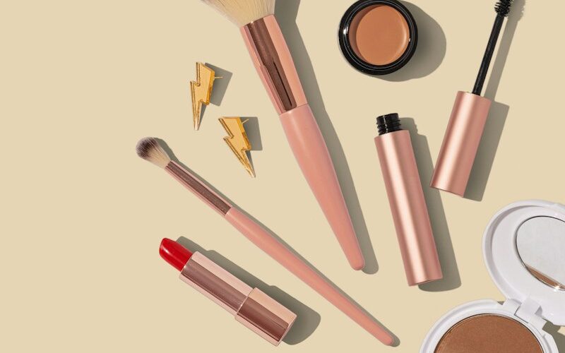 Subtle Berry Stains & Fluffy Brows: Minimal Makeup for Daily Confidence