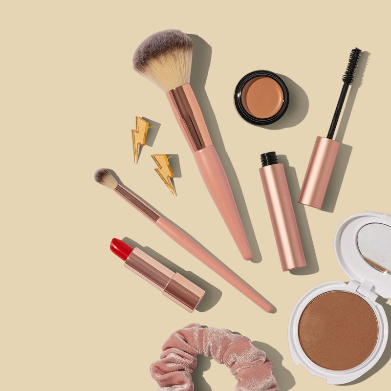 Subtle Berry Stains & Fluffy Brows: Minimal Makeup for Daily Confidence